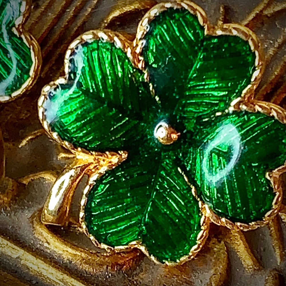VNT Shamrock enamel earrings by Avon